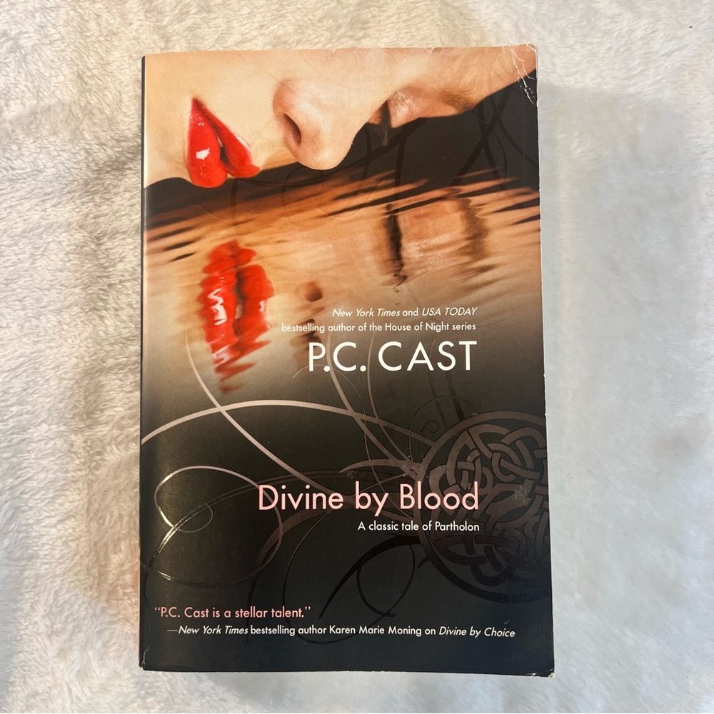 📚BUY 2 GET 1 FREE Devine By Blood by P.C. Cast‎
